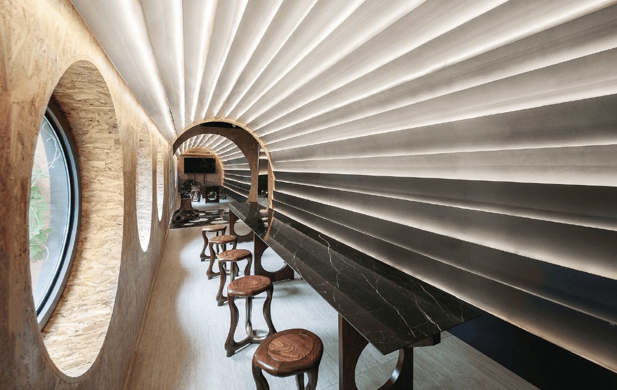 Die Keramikplatten „Kerlite“ schmücken einen Teil der Wände und Oberflächen dieses traditionsreichen Teehauses in der chinesischen Metropole Shanghai. Foto: Cotto d’Este
